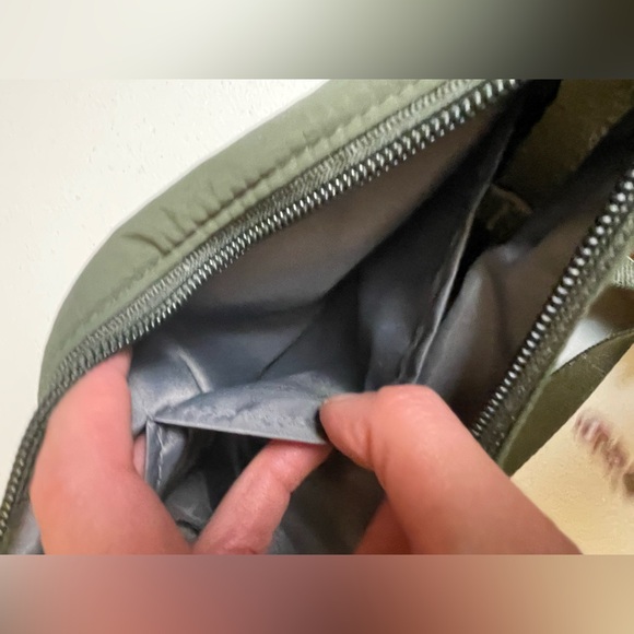 Uniqlo green round mini shoulder bag with sushi embroidery - Picture 8 of 9